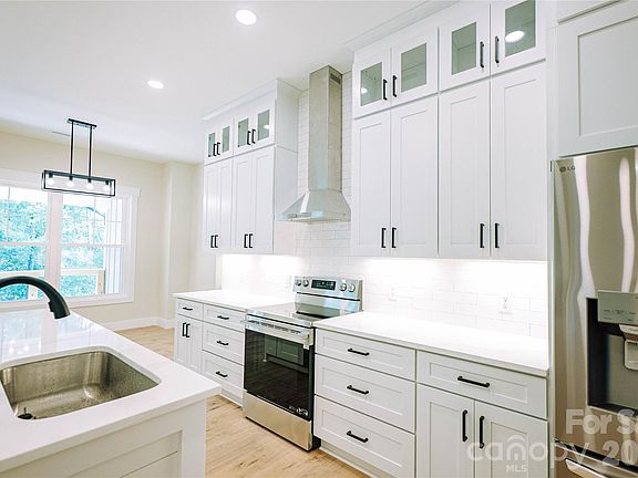 3rd image of 2031 Piper Ridge Dr