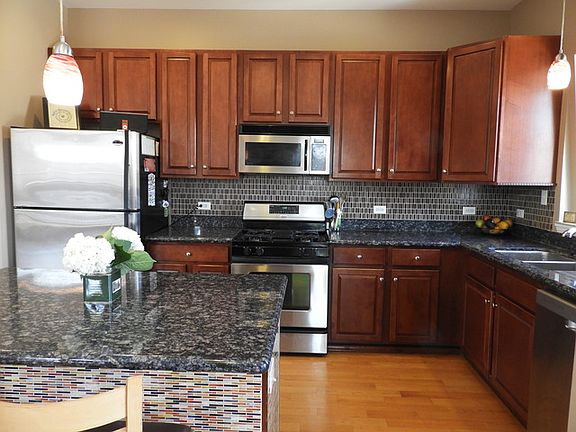 4th image of 2303 W Belmont Ave #4N