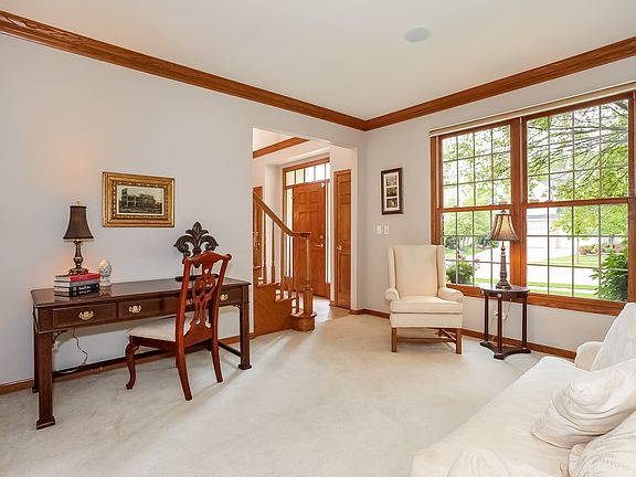 4th image of 26W213 Pinehurst Dr