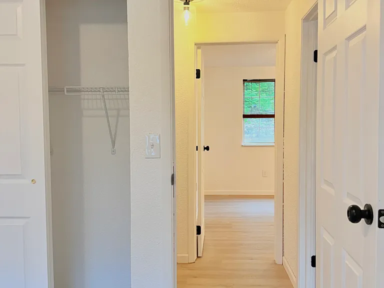 57 Zeller St — Photo 27