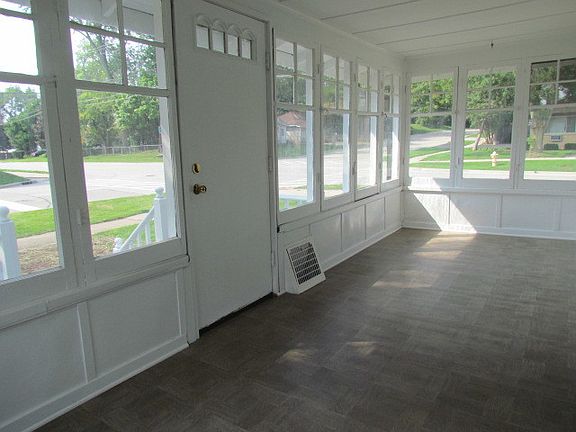 4th image of 302 Easton Ave