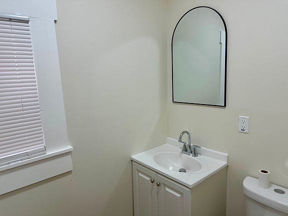 2nd image of 278 Auburn St #2