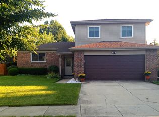 2113 Sunnydale St, Woodridge, IL 60517
