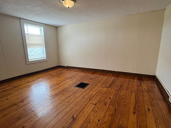 4th image of 46 Old Amherst Rd APT 3