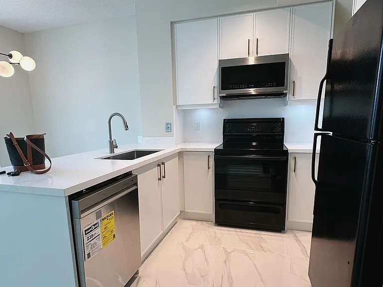 3939 Duke Of York Blvd #914 — Photo 9
