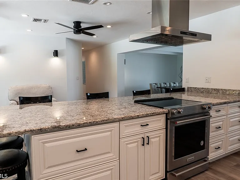 14562 Riverside Dr — Photo 18