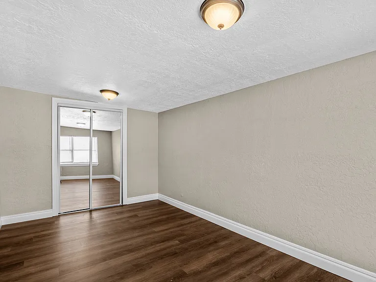 1805 NW Dearborn Ave — Photo 15
