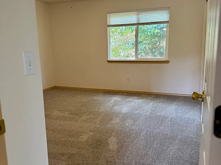 1560 Estate Pl — Photo 9