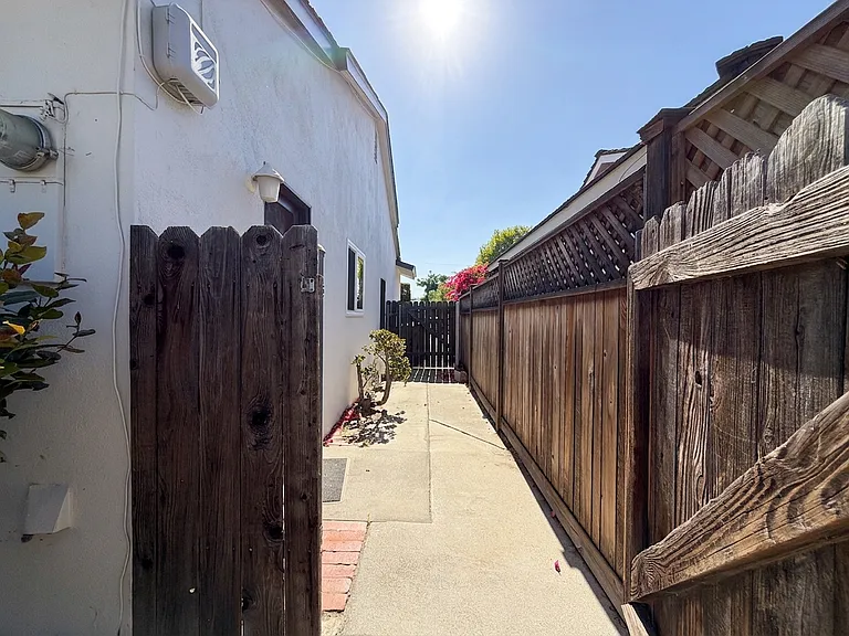 962 N Calmgrove Ave — Photo 33