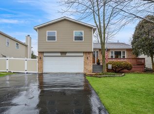 1035 W Maplewood Ln, Bartlett, IL 60103