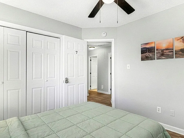 Sunset Rd — Photo 1