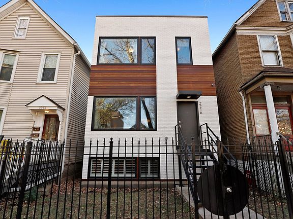 3rd image of 2216 N Maplewood Ave