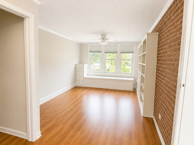 250 Castle Dr — Photo 14