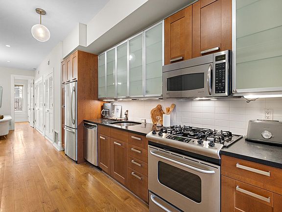3rd image of 275 5th St #2