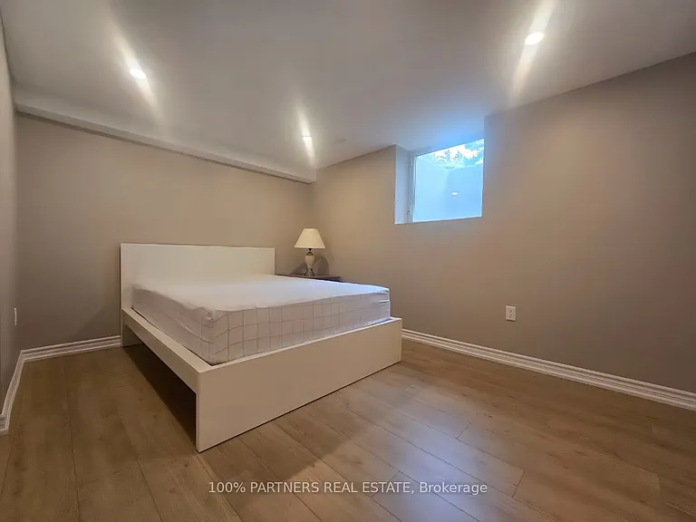 244 Burbank Dr #BASEMENT — Photo 10