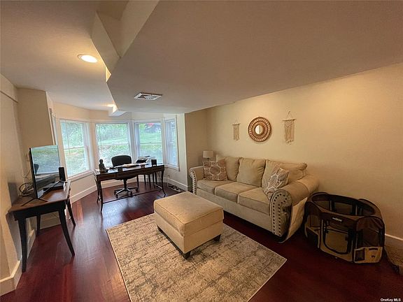 3rd image of 114 Willis Ave