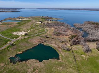 410 Peninsula Dr, Honey Grove, TX 75446