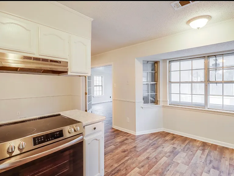 327 Dianne Dr — Photo 5