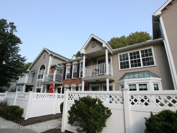 101 Secretariat Ct, Tinton Falls, NJ 07724