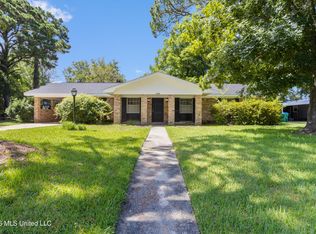 2518 Parkwood Pl, Ocean Springs, MS 39564