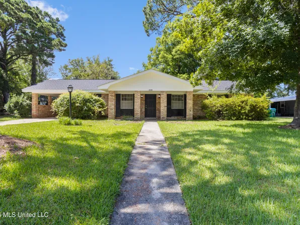 2518 Parkwood Pl, Ocean Springs, MS 39564