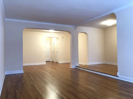 Rented by Kew Forest Realty Inc | media 3