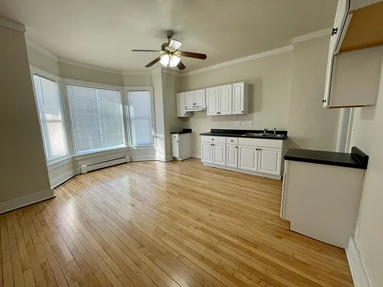 700 Pine St — Photo 3