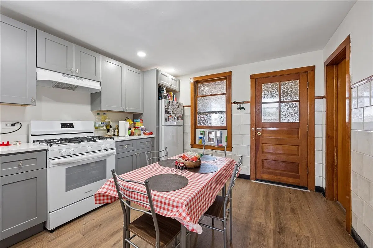2 bed, 800 sqft, $1,700 — Photo 3