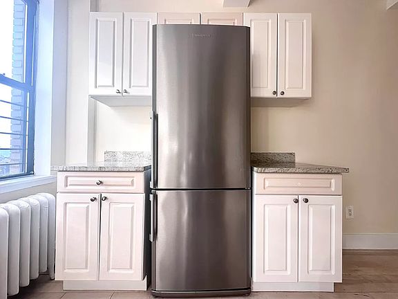 4th image of 4101 Broadway #7B