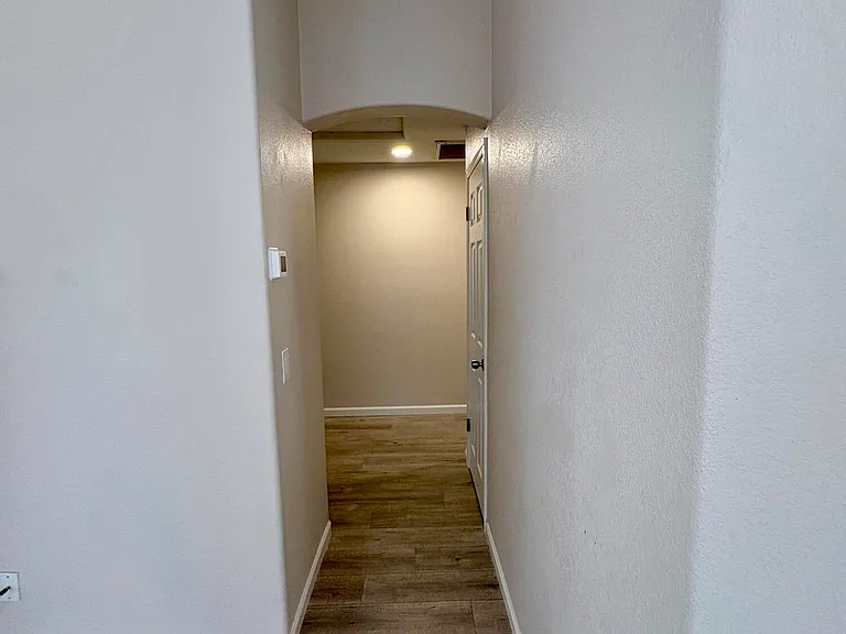 8556 W Carol Ave — Photo 15