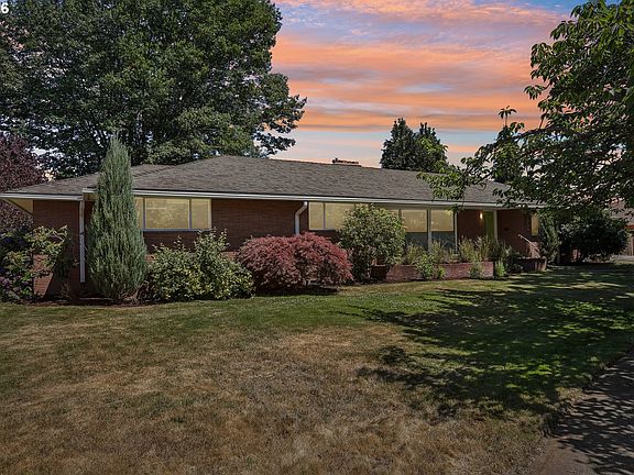3rd image of 720 NE 107th Pl