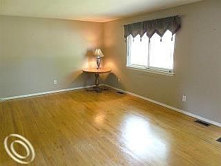 3rd image of 5284 Ethel St