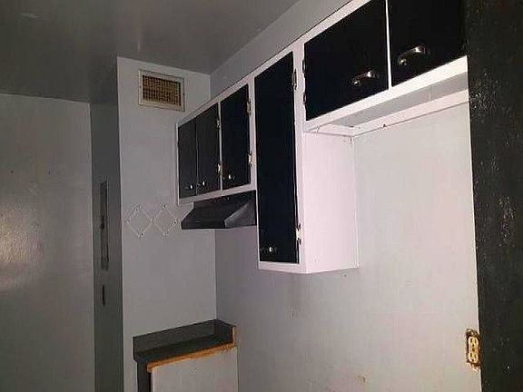 3rd image of 2474 Cardena Ave