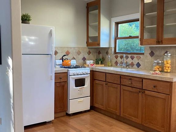 3rd image of 6021 Plateau Dr #1