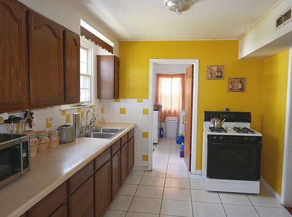 5th image of 44 Macarthur Dr