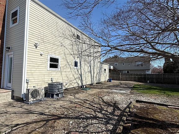 3rd image of 211 4th Avenue