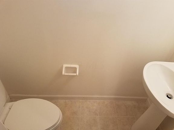 5th image of 302 Shadbush Dr