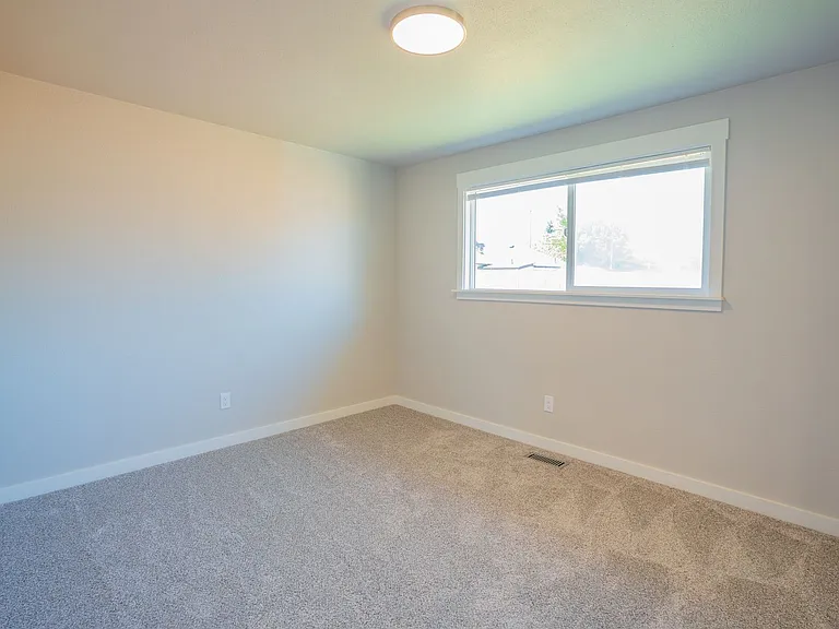 2910 Railroad St SE — Photo 8