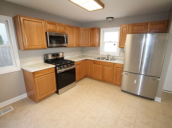 2nd image of 1527 Clay St