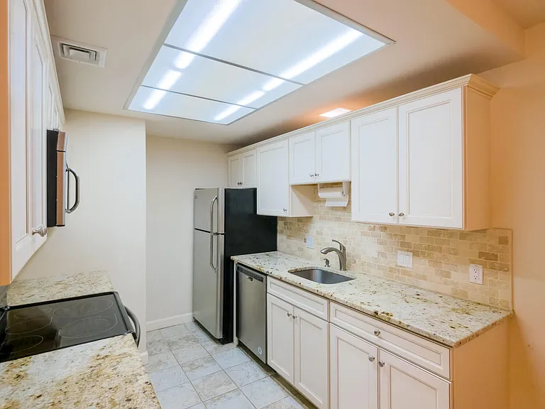 227A Manchester Ln — Photo 8