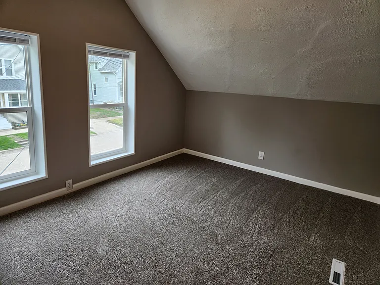 1025 Morrison Ave — Photo 16