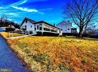 35 N Broad St, Adamstown, PA 19501