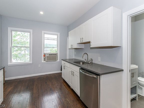 4th image of 69-71 Harrison Ave #2R