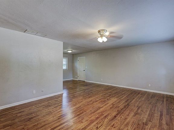 5th image of 2203 W Admiral Ave