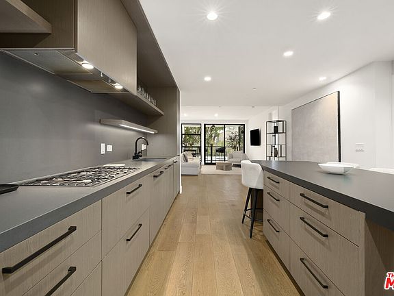 3rd image of 10777 Wilshire Blvd #207