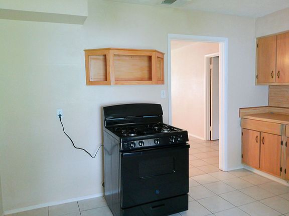 5th image of 4225 Warwick Dr