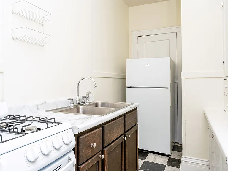 2121 Hennepin Ave S — Photo 10