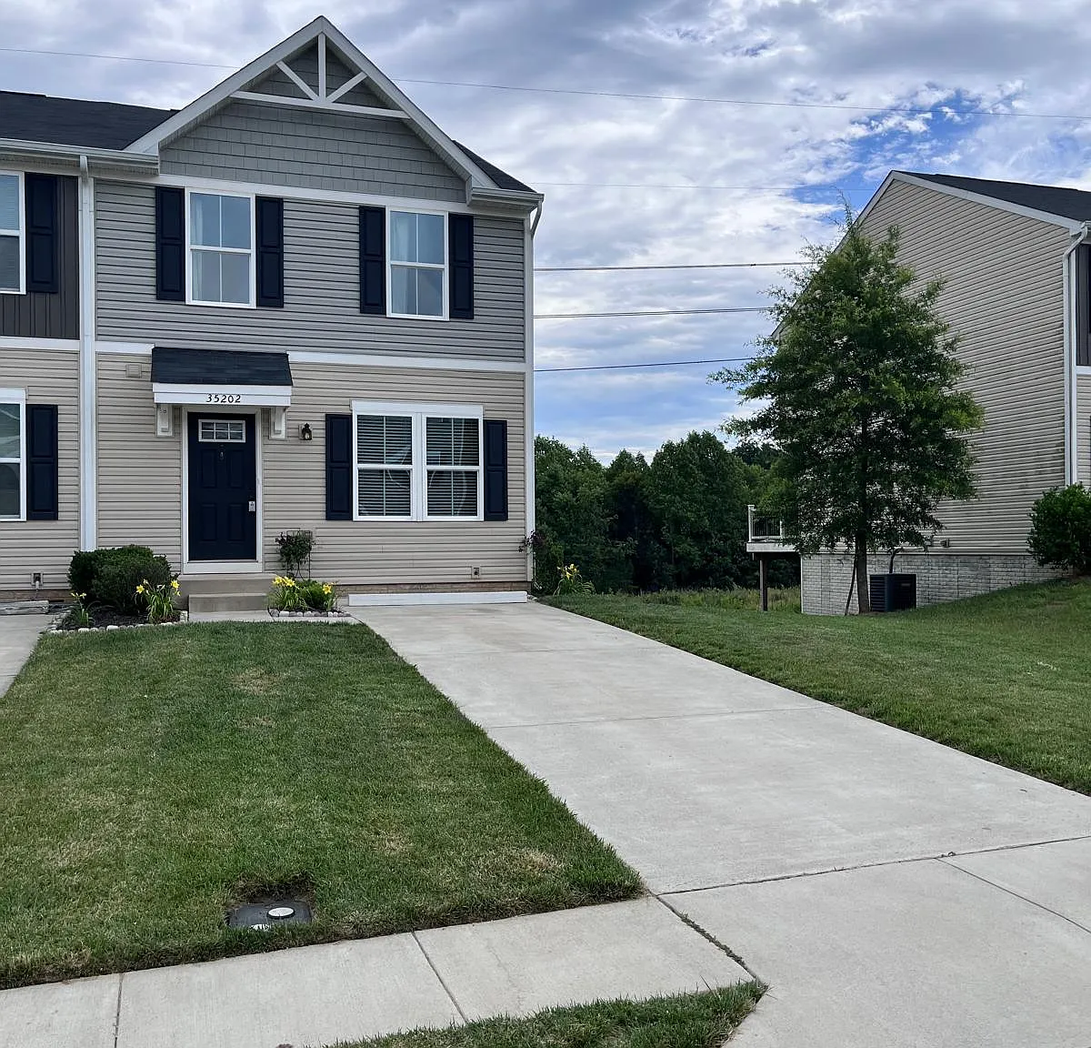 3 bed, 1200 sqft, $2,200 — Photo 1