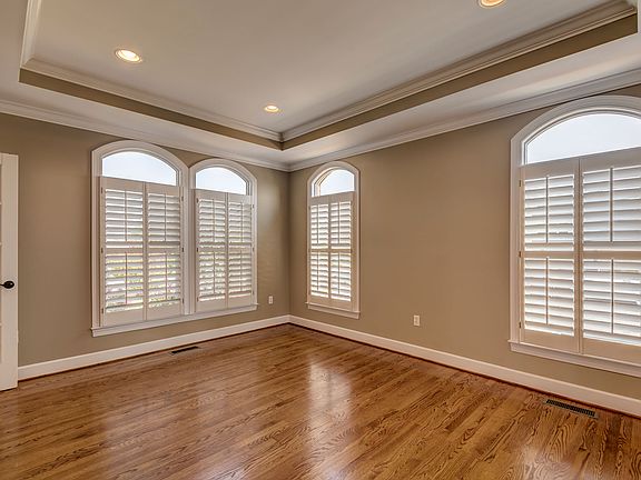 5th image of 9146 Grey Pointe Dr