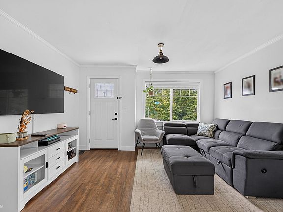 5th image of 45407 Wellington Ave